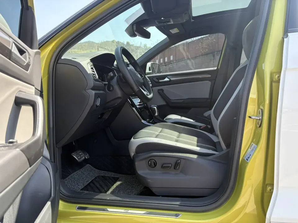 Volkswagen T-Roc 300TSI DSG Starlight Edition 2023 — миниатюра 4
