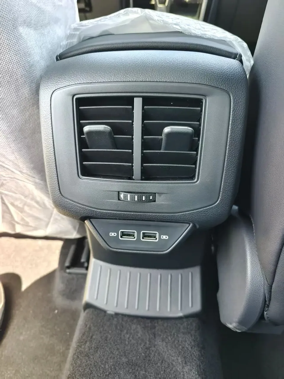 Volkswagen T-Roc model 2 300TSI DSG Chenguang Edition 2026 — миниатюра 3