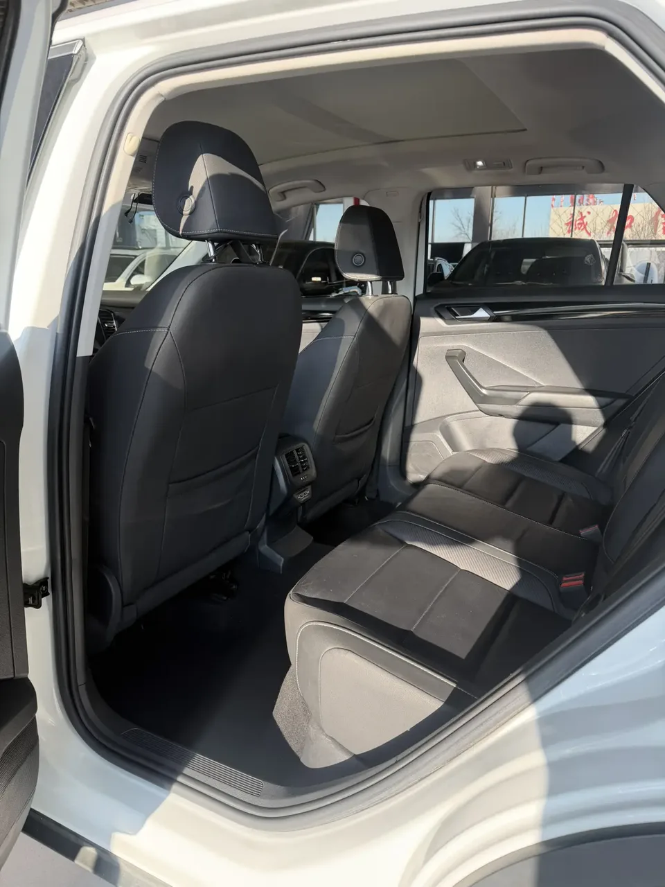Volkswagen T-Roc Tange 280TSI DSG two-wheel drive comfort PLUS 2022 — миниатюра 5