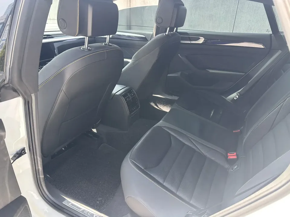 Volkswagen Arteon CC 2023 Volkswagen CC 2023 380TSI Eye-catching Edition 2024 — миниатюра 3