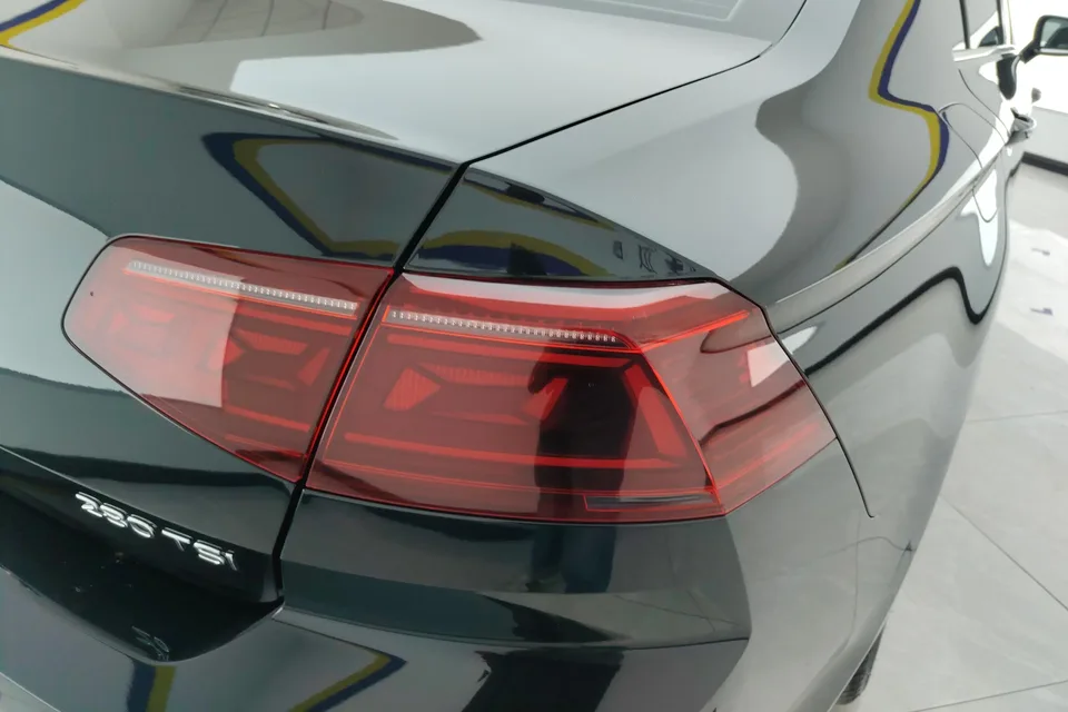 Volkswagen Magotan Magotan 2023 2 million commemorative edition 280TSI DSG leading model 2024 — миниатюра 2