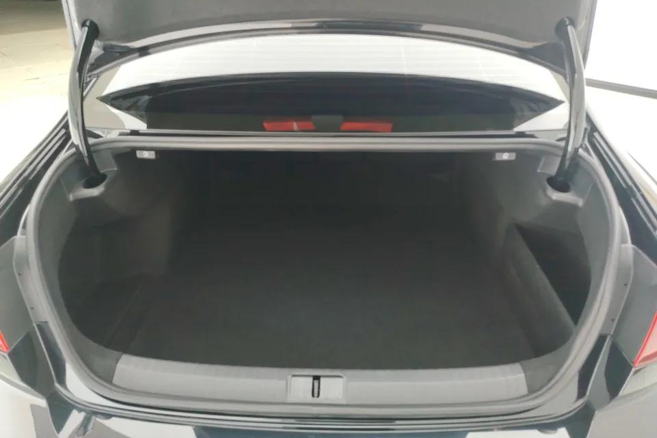 Volkswagen Magotan Magotan 2023 2 million commemorative edition 280TSI DSG leading model 2024 — миниатюра 5