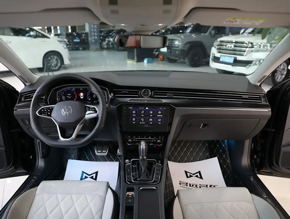 Volkswagen Magotan 2 million units public enjoyment model 330TSI DSG luxury model 2025 — миниатюра 3