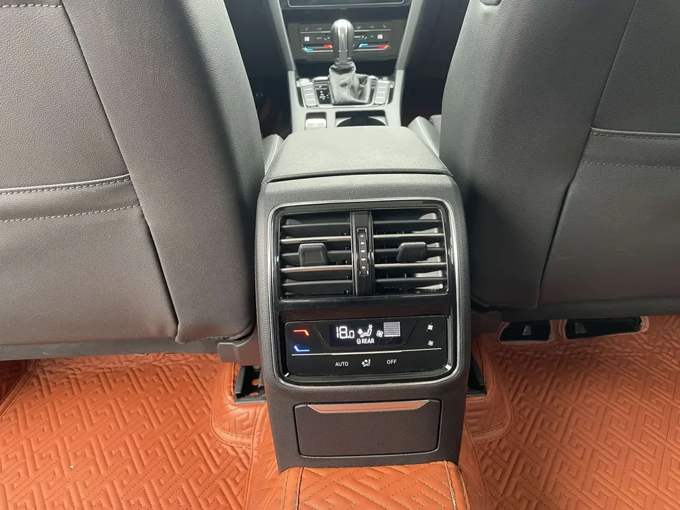 Volkswagen Magotan 330TSI DSG 30th Anniversary Edition 2022 — миниатюра 4