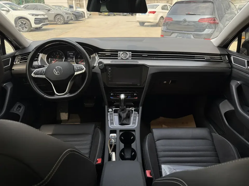 Volkswagen Magotan Magotan 2020 280TSI DSG Leading Edition 2022 — миниатюра 3