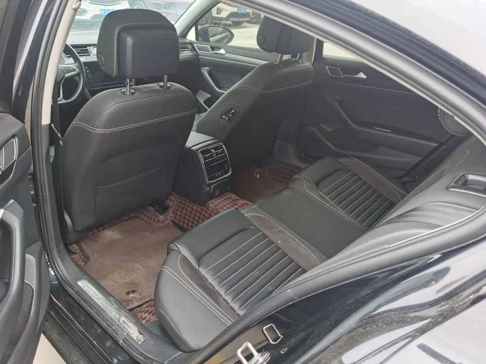 Volkswagen Magotan 330TSI DSG 30th Anniversary Edition 2022 — миниатюра 3