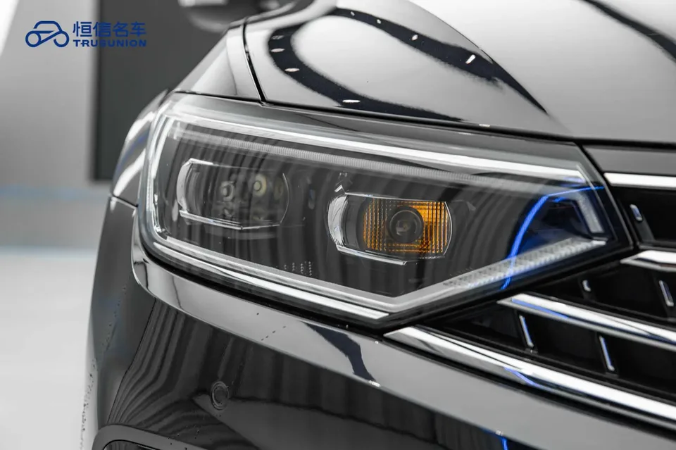 Volkswagen Magotan Magotan 2023 2 million commemorative edition 330TSI DSG luxury model 2023 — миниатюра 3