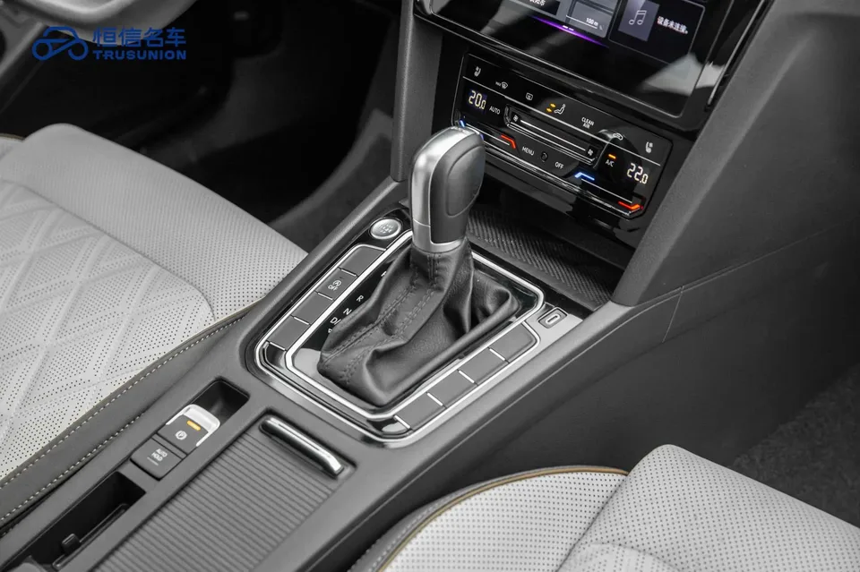 Volkswagen Magotan Magotan 2023 2 million commemorative edition 330TSI DSG luxury model 2023 — миниатюра 5