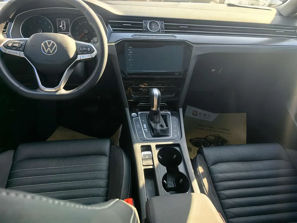 Volkswagen Magotan Magotan 2020 330TSI DSG Leading Edition 2022 — миниатюра 4