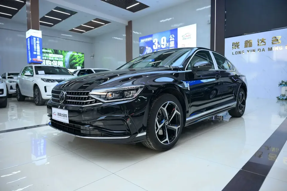 Volkswagen Magotan 2025