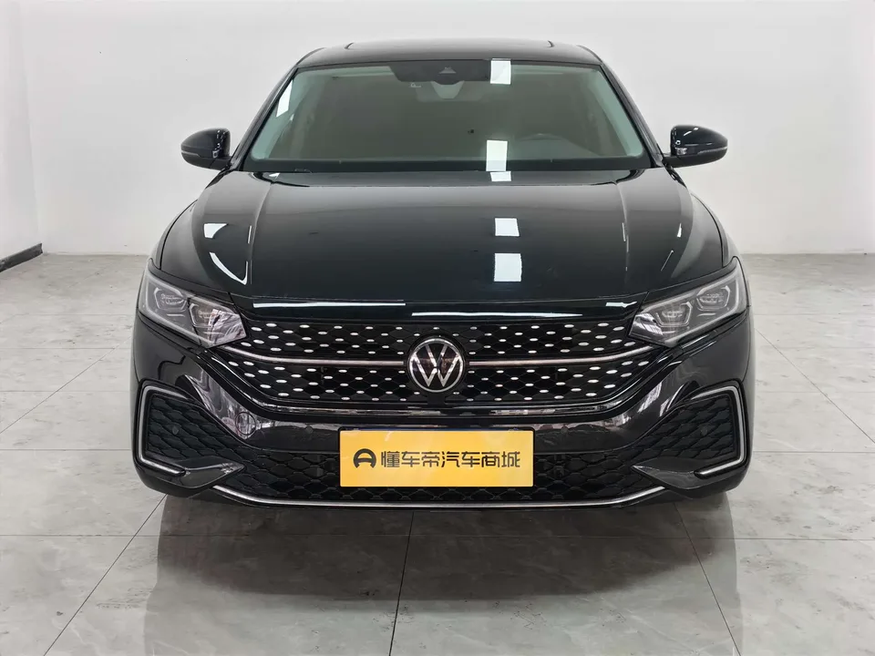 Volkswagen Passat Passat 2022 330TSI Starry Sky Deluxe Edition 2022 — миниатюра 2