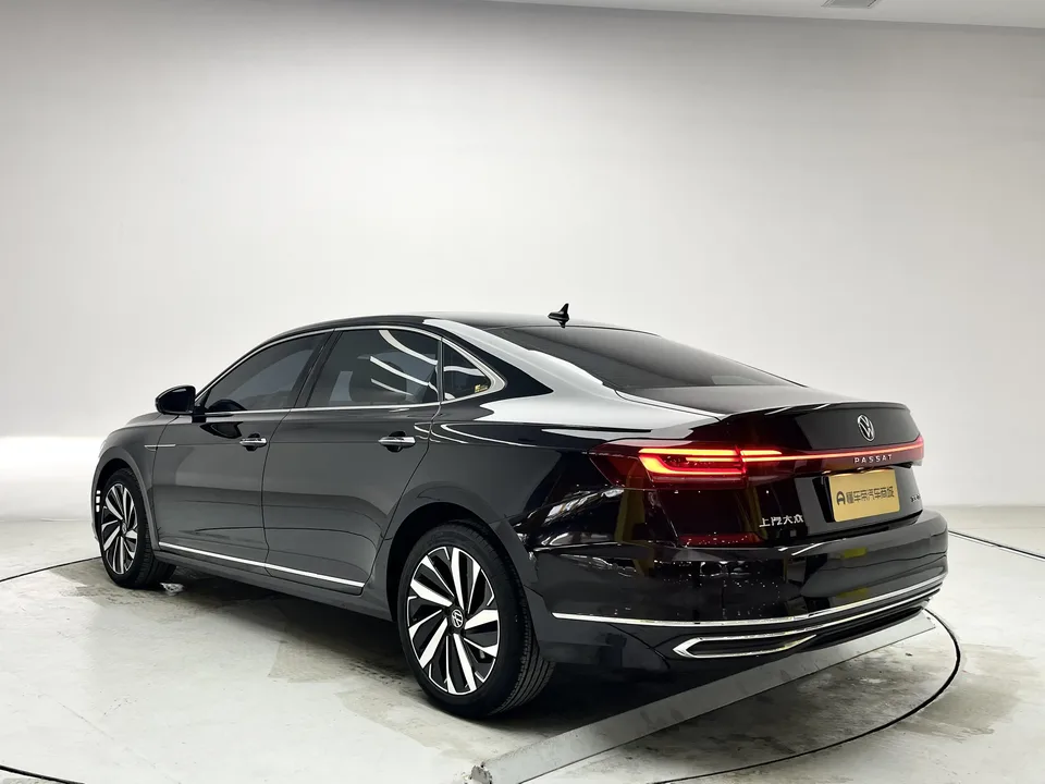 Volkswagen Passat facelift 330TSI luxury version 2023 — миниатюра 2