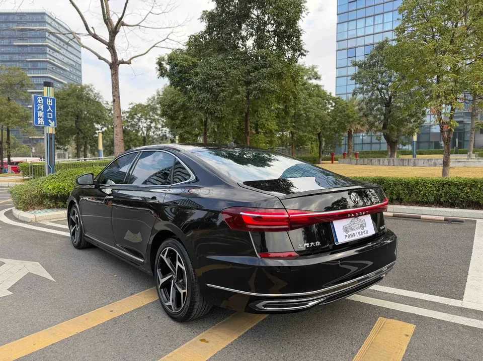 Volkswagen Passat Passat 2023 330TSI Starry Sky Deluxe Edition 2023 — миниатюра 2