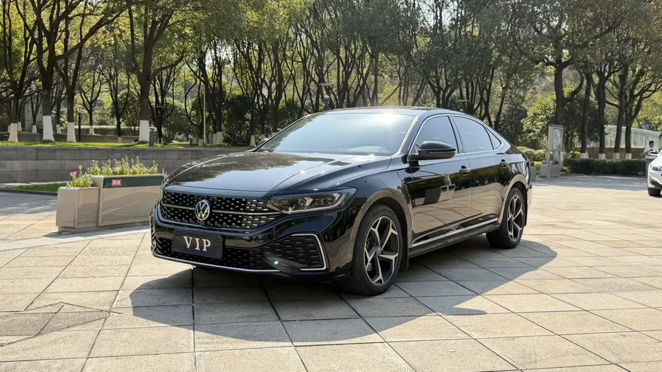 Volkswagen Passat 2025