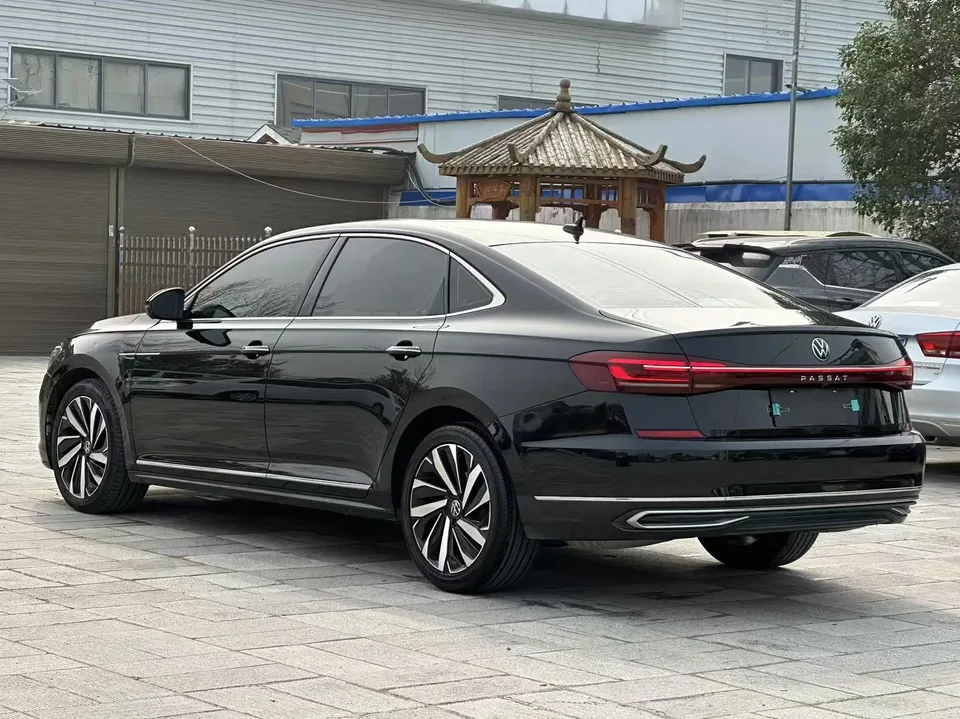 Volkswagen Passat Passat 2023 380TSI Deluxe Edition 2022 — миниатюра 2