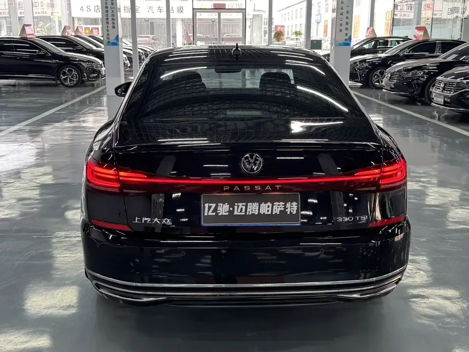 Volkswagen Passat Passat 2022 330TSI Starry Sky Deluxe Edition 2022 — миниатюра 2