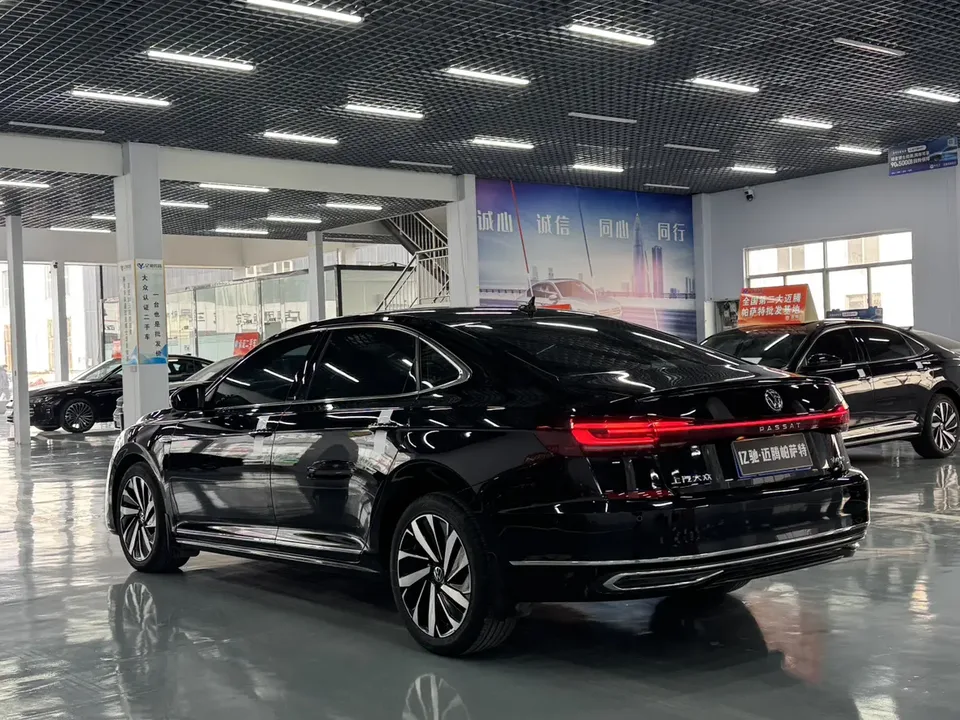 Volkswagen Passat Passat 2022 330TSI Starry Sky Deluxe Edition 2022 — миниатюра 4