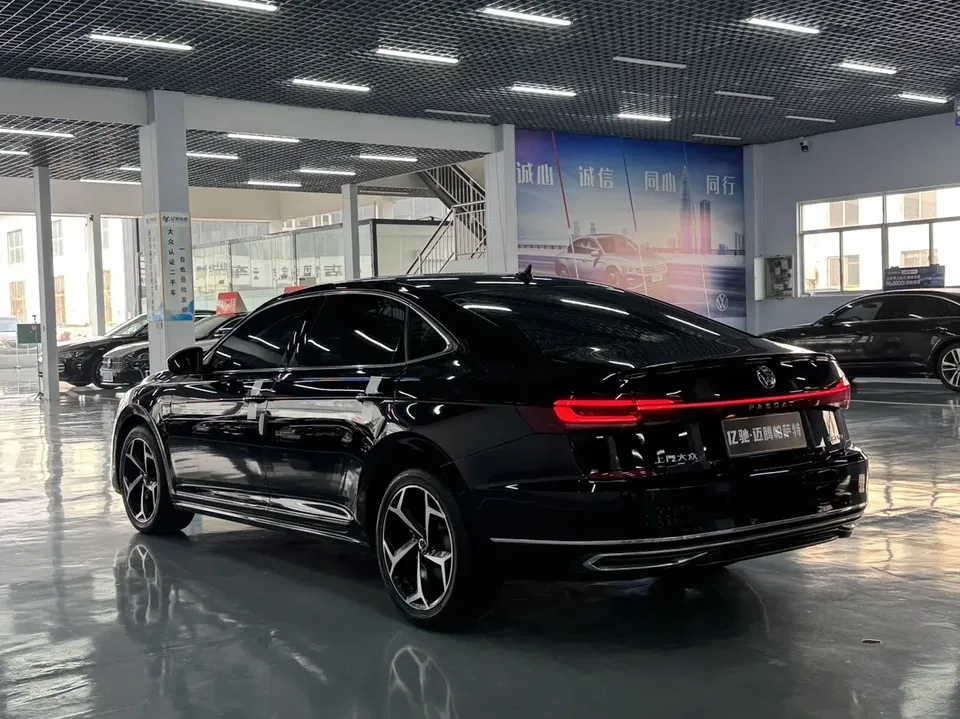 Volkswagen Passat Passat 2023 330TSI Starry Sky Premium Edition 2022 — миниатюра 4