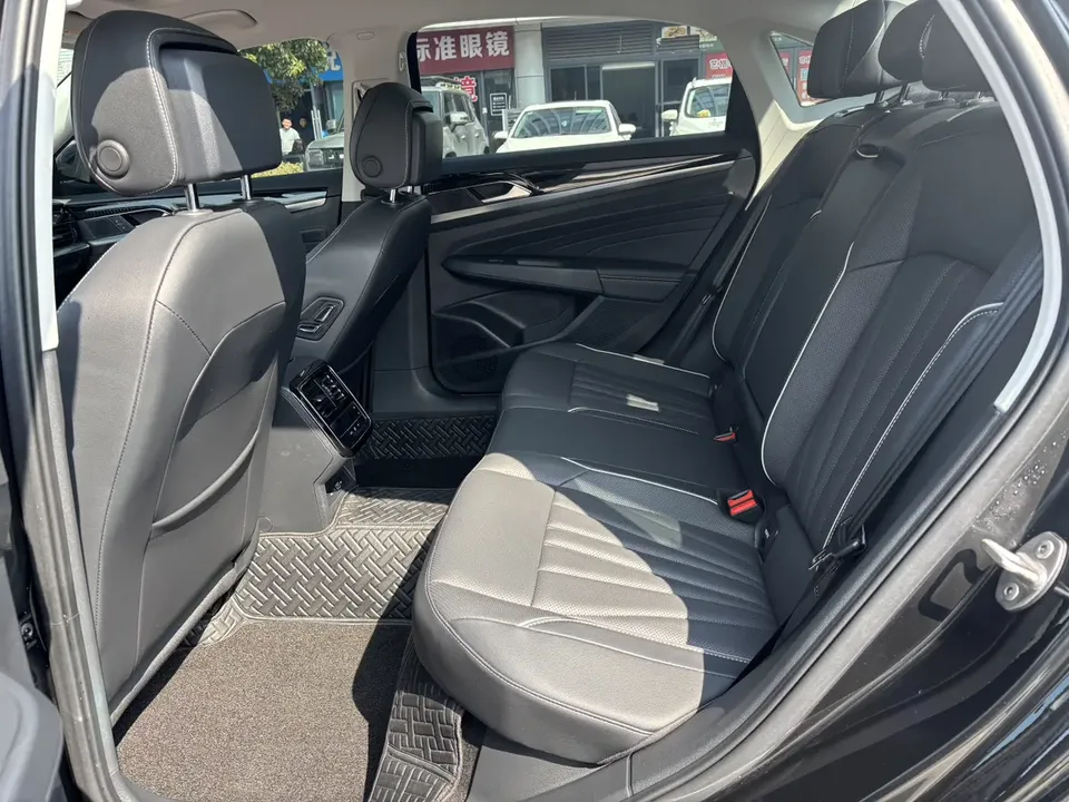 Volkswagen Passat Outstanding Model 380TSI Starry Sky Dragon Edition 2024 — миниатюра 3