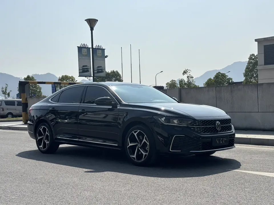 Volkswagen Passat 2024