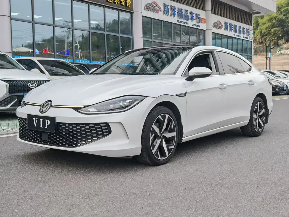 Volkswagen Lamando Lingdu 2024 2024 Lingdu Lingdu L 280TSI DSG Cool Edition 2024 — photo 1, buy with delivery to Moscow