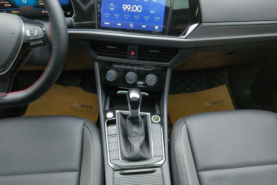 Volkswagen Sagitar Sagitar 2022 280TSI DSG Flying Edition 2022 — thumbnail 3