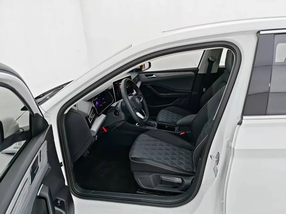 Volkswagen Sagitar 2023 Sagitar 300TSI DSG Beyond Edition 2024 — миниатюра 5