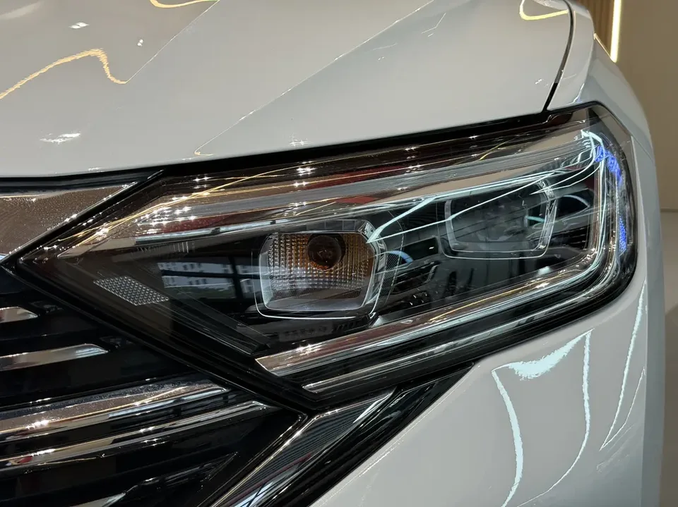 Volkswagen Sagitar Sagitar 300TSI DSG Beyond Edition 2024 — миниатюра 3