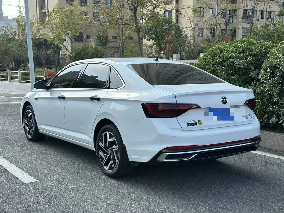 Volkswagen Sagitar Sagitar 2023 300TSI DSG Beyond Edition 2023 — thumbnail 2