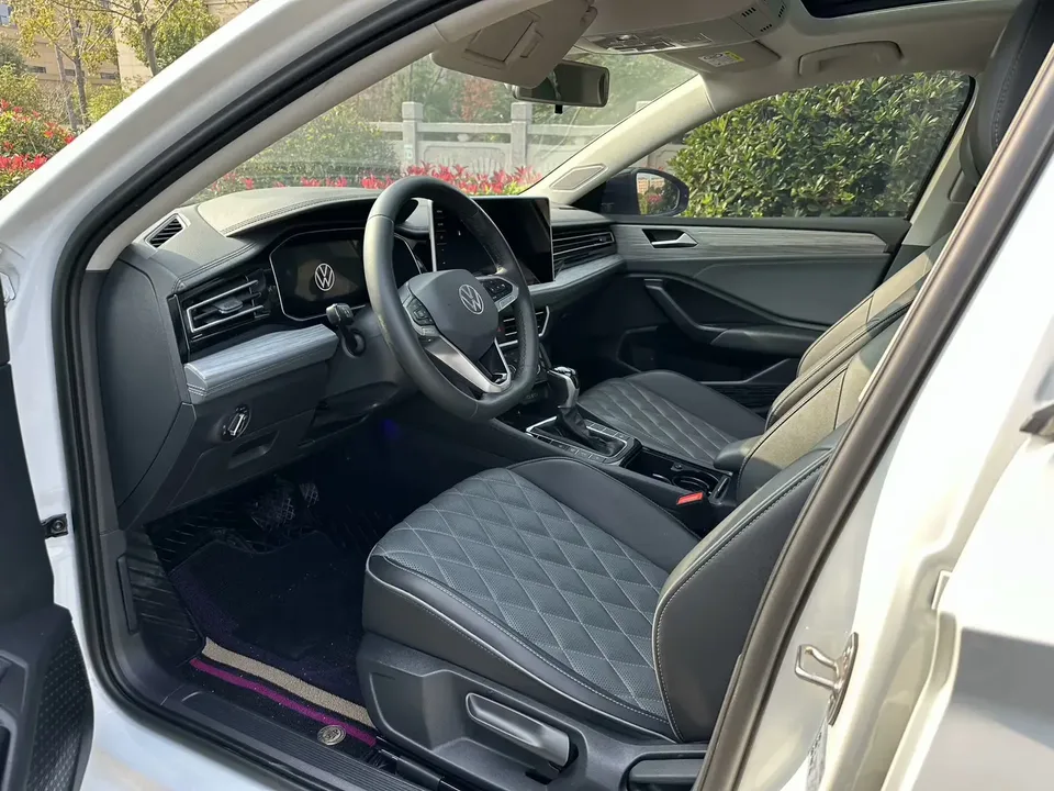 Volkswagen Sagitar Sagitar 2023 300TSI DSG Beyond Edition 2023 — thumbnail 4