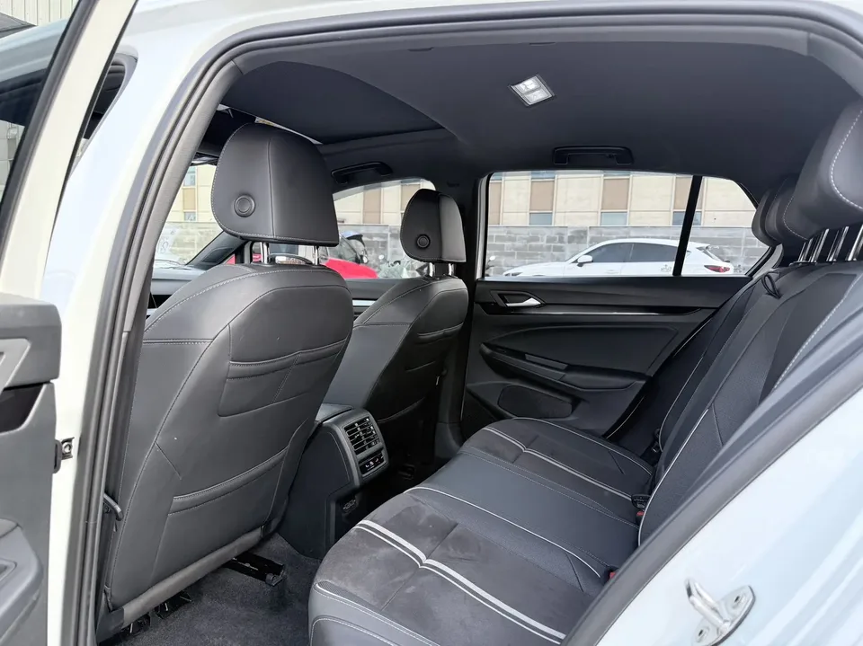 Volkswagen Golf Golf 2023 280TSI DSG R-Line Lite 2023 — миниатюра 5