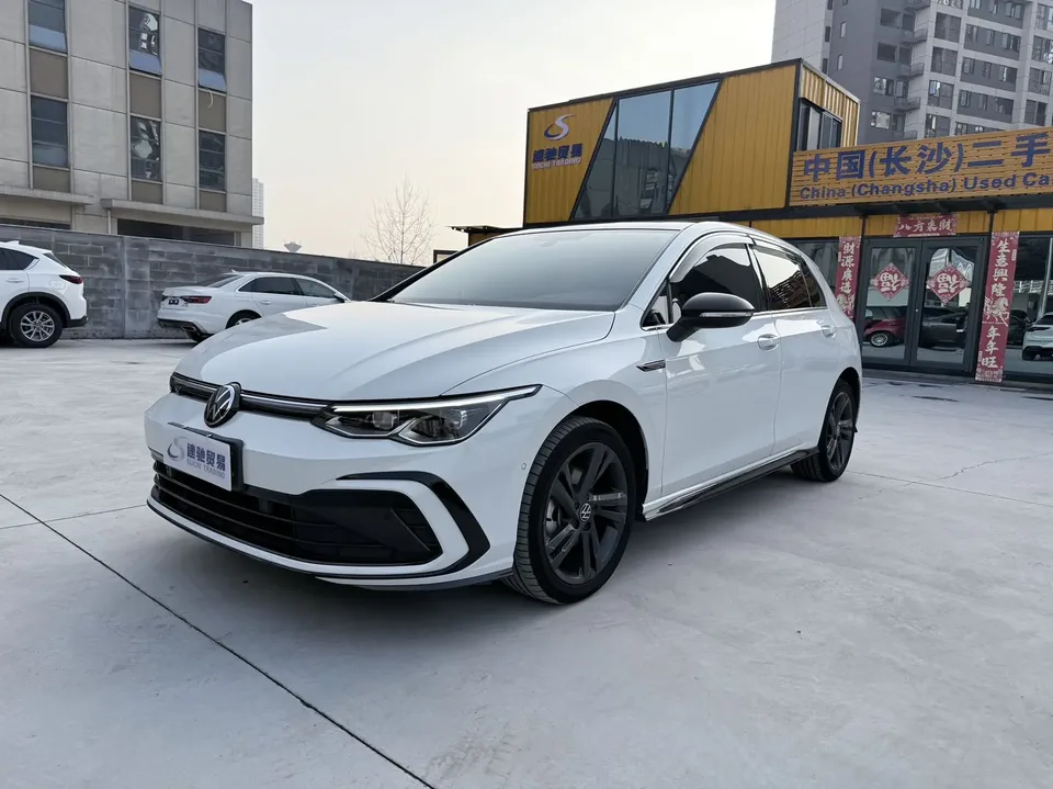 Volkswagen Golf Golf 2023 280TSI DSG R-Line Lite 2023 — фото 1, купить с доставкой в Москву
