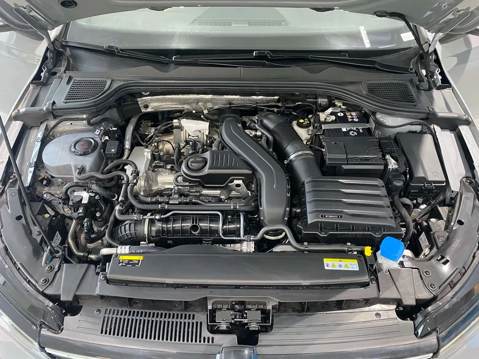 Volkswagen Golf facelift 300TSI R-Line 2026 — миниатюра 2
