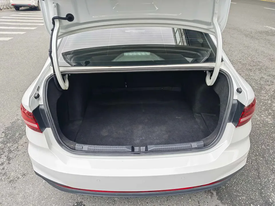 Volkswagen Lavida Lavida 2023 1.5L Automatic Deyi Edition 2023 — thumbnail 3