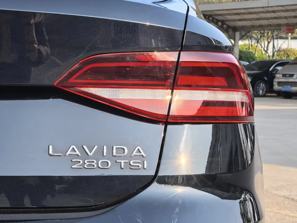 Volkswagen Lavida Lavida 2021 280TSI DSG Comfort Edition 2022 — thumbnail 3