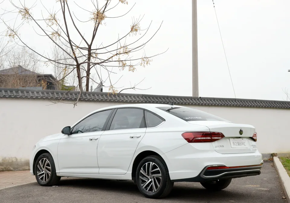 Volkswagen Lavida Lavida 2023 280TSI DSG Full Elegance Edition 2022 — thumbnail 2