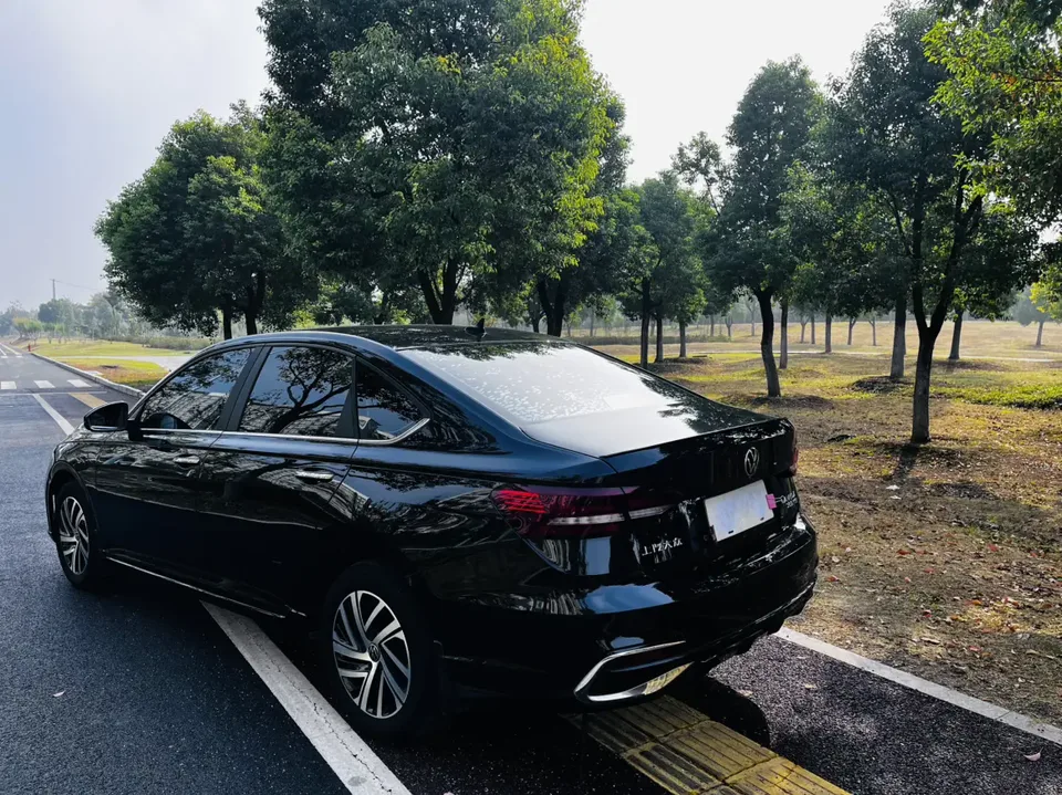 Volkswagen Lavida Lavida 2023 200TSI DSG Starry Sky Edition 2022 — миниатюра 2