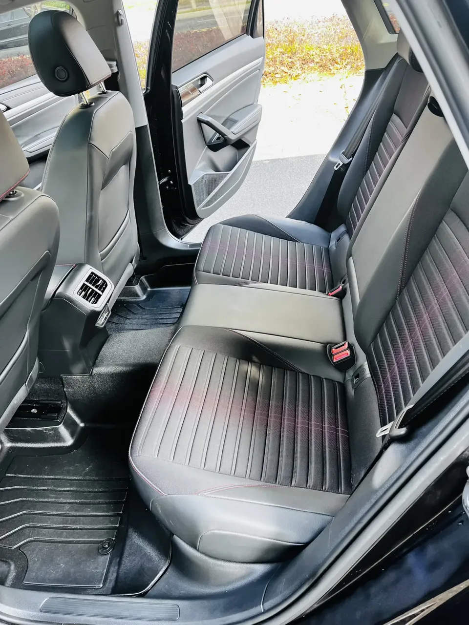 Volkswagen Lavida Lavida 2023 200TSI DSG Starry Sky Edition 2022 — миниатюра 5