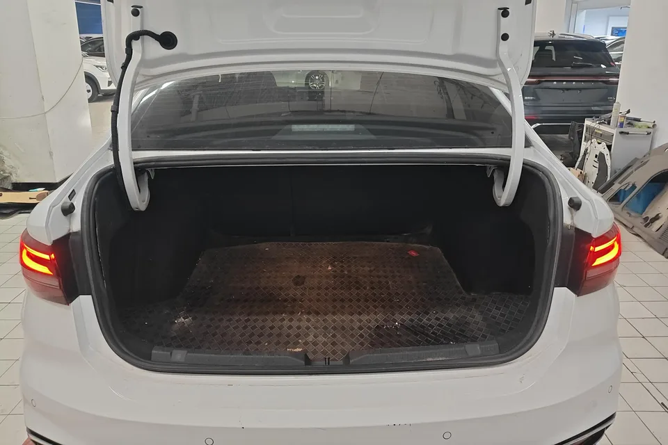 Volkswagen Lavida Lavida 2024 1.5L Automatic Starry Sky Five Million Edition 2024 — миниатюра 5