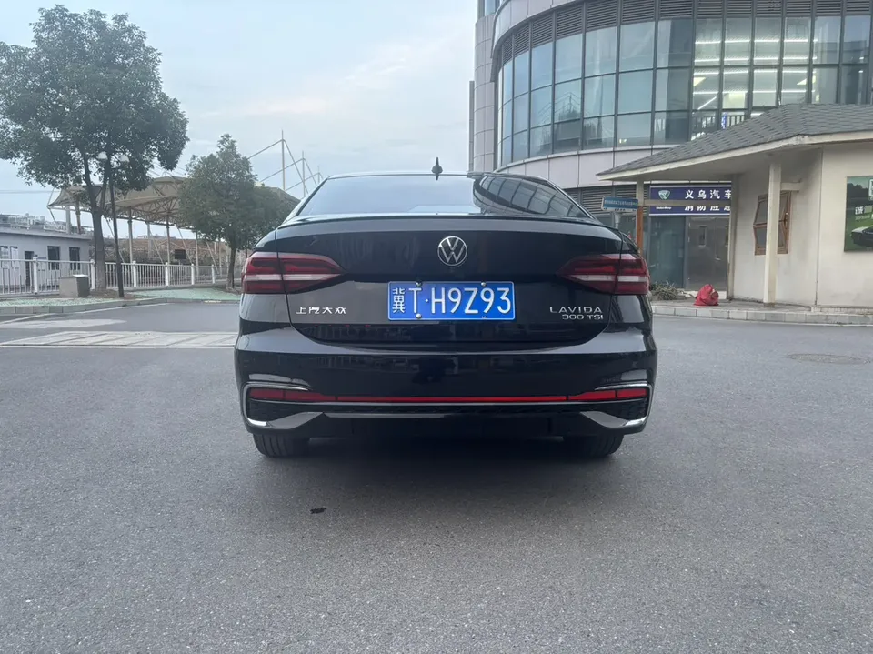 Volkswagen Lavida Lavida 2025 300TSI DSG Starry Sky Leading Edition 2024 — миниатюра 2