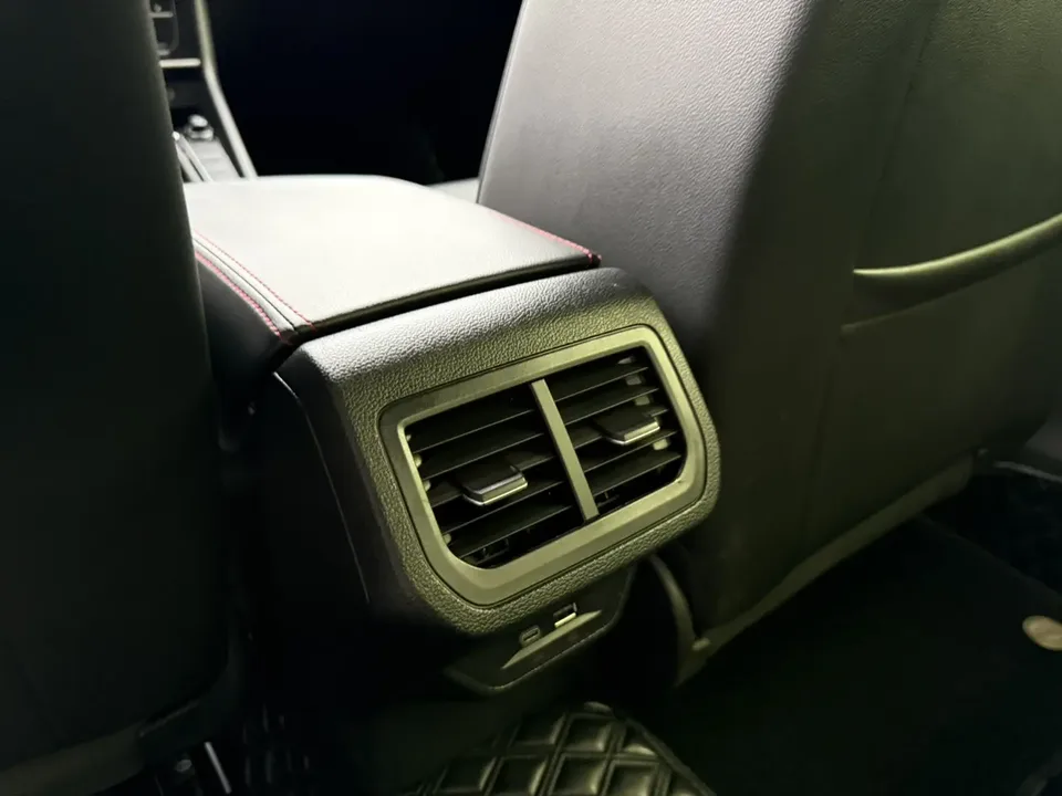 Volkswagen Lavida 300TSI DSG Starry Sky Leading Edition 2025 — миниатюра 3