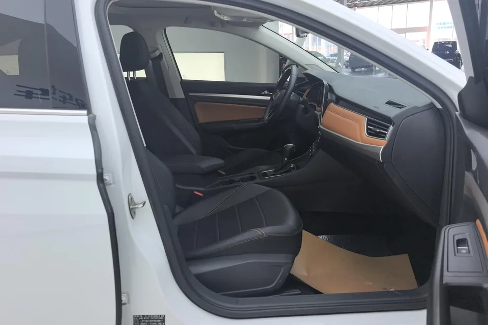Volkswagen Bora Bora 2023 200TSI DSG Joy Travel PRO Edition 2023 — миниатюра 3