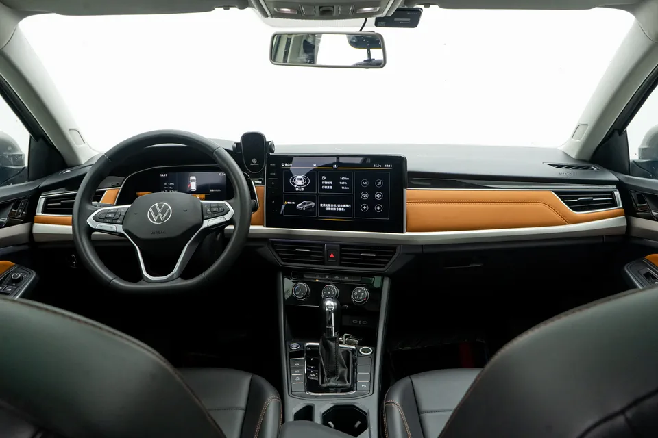 Volkswagen Bora Bora 2023 200TSI DSG Smart Edition 2022 — миниатюра 4