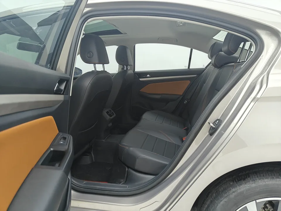 Volkswagen Bora Bora 2023 200TSI DSG Smart Edition 2022 — миниатюра 5