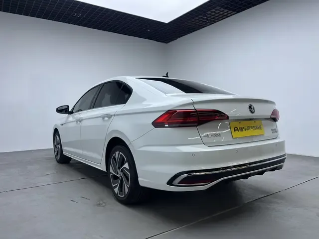 Volkswagen Bora 300TSI DSG Premium Edition 2023 — миниатюра 2