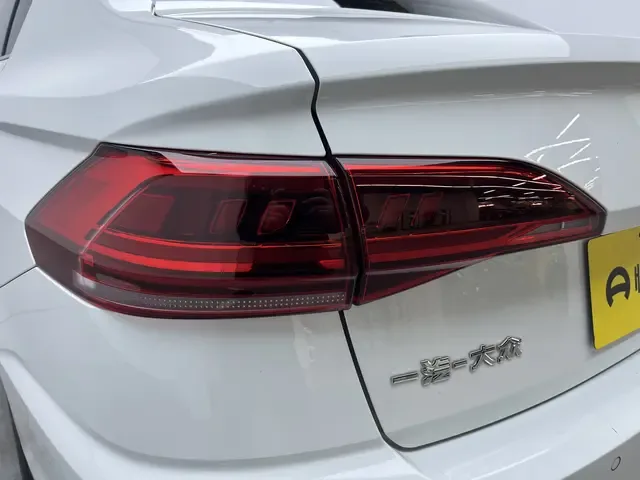 Volkswagen Bora 300TSI DSG Premium Edition 2023 — миниатюра 4