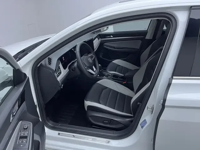 Volkswagen Bora 300TSI DSG Premium Edition 2023 — миниатюра 5