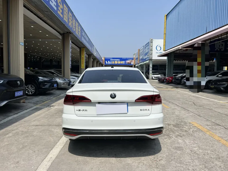 Volkswagen Bora Bora 2023 1.5L Automatic Limited Edition 2023 — миниатюра 2
