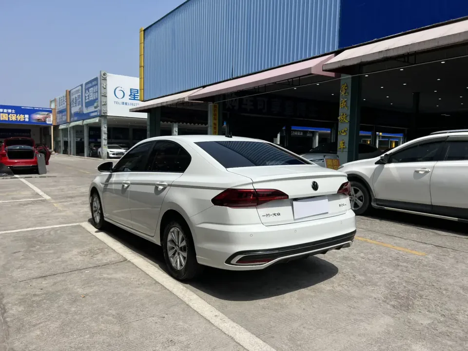Volkswagen Bora Bora 2023 1.5L Automatic Limited Edition 2023 — миниатюра 4