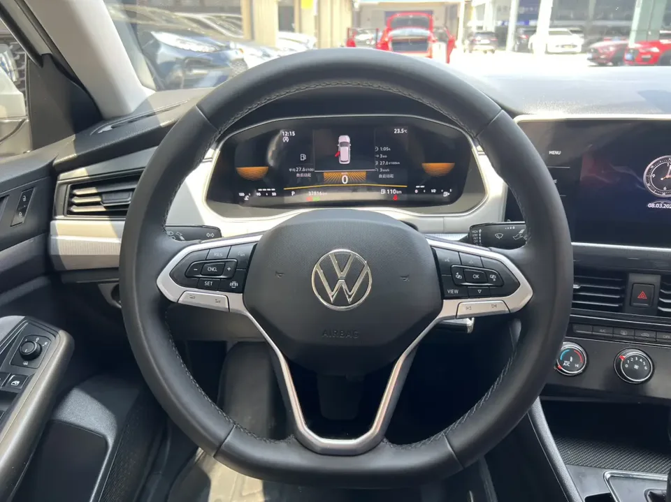 Volkswagen Bora Bora 2023 1.5L Automatic Limited Edition 2023 — миниатюра 5